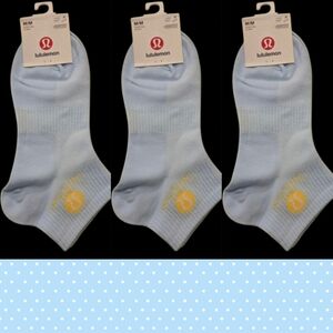 Lululemon Womens Logo Ankle Socks Medium BNWT 3 Pair Blue & Yellow